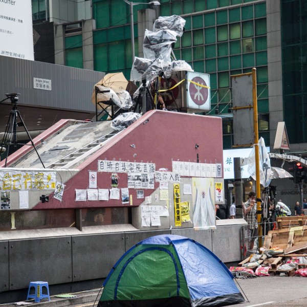 Urban Planning, Architecture without Architect, Mong Kok, tents, street art